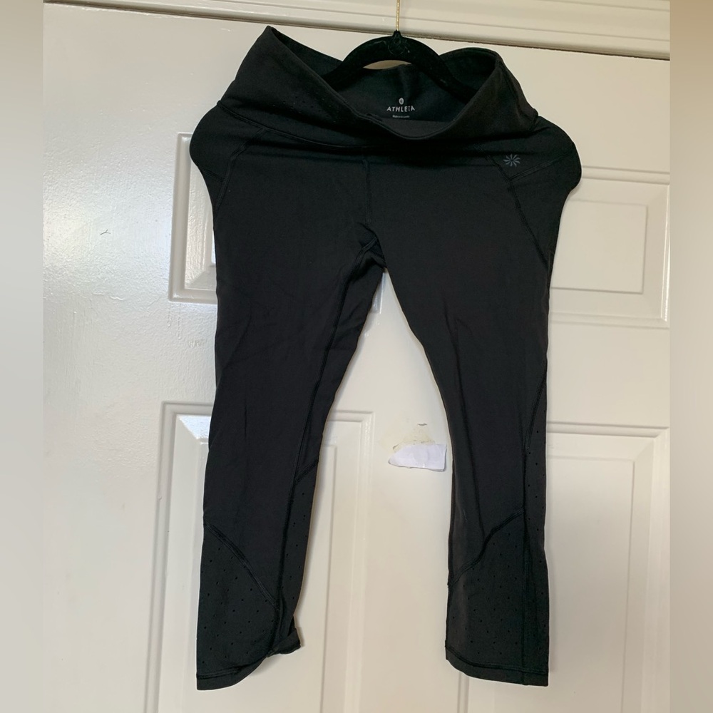 Athleta Black Leggings With Mesh On Bottoms 🌴